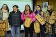 Valdivia: Cien vecinos y vecinas de organizaciones indígenas se certificaron en tallado en madera, tejido en ñocha y hierbas medicinales