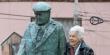 Restauran esculturas de Mistral, Neruda y Huidobro en la Plaza de los Poetas de Valparaíso