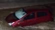 Automóvil cayó al canal San Carlos en La Florida