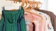 Por sostenibilidad o bajo presupuesto: jóvenes tienden a compartir ropa
