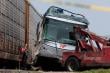 Detienen a conductor de autobús arrollado por tren que dejó diez muertos en México
