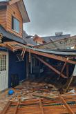Tornado afectó a cerca de 150 viviendas en Linares: Reportan caídas de árboles y postes de luz
