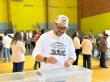 Alcalde González votó en la Escuela Básica de Corral.