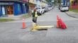 Alertan a conductores por socavón en calle Chorrillos con Ñuble