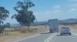 Indignación por maniobra temeraria de camión en la Carretera de la Fruta: adelantó en doble línea continua