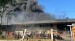 Quilicura: Incendio en bodegas genera enorme columna de humo