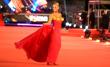 Kenita llega a la Gala 2026 con de rojo escarlata y vestido de 30 años