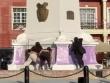 [VIDEO] Tres mujeres son detenidas por rayados al monumento de Arturo Prat en Iquique