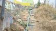 Vecinos alertan por escalera en mal estado y prolongada falta de solución en Valparaíso