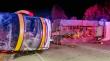 Volcamiento de bus de dos pisos y grúa movilizó a equipos de emergencia en Ancud