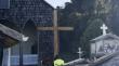 Dalcahue renovó histórica cruz en el cementerio del sector de Quetalco