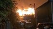 [FOTOS] Incendio consumió dos casas y un vehículo en población Carlos Condell de Calbuco