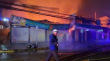 Incendio destruyó cinco locales en San Antonio: municipio gestionará reconstrucción