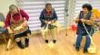 Personas mayores de Chonchi participan de taller de hilandería