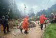 Rescatan a cuatro personas en sector de Niebla tras corte de ruta por remoción en masa