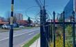 Ciclista se enreda con un cable que colgaba en la vereda en Avenida San Martín y sufre lesiones