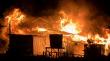 Dos casas destruidas, cuatro familias damnificadas y dos lesionados dejó un incendio en Calbuco