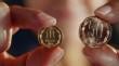 Banco Central presenta nuevas monedas de $10 y $50 y anuncia que entrarán en circulación en algunos meses