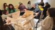 Mujeres de Castro fortalecen sus habilidades con taller de telar en macramé
