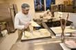 En Valdivia comenzó a tomar forma un cisne gigante hecho con 400 kilos de chocolate