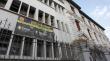 Encapuchados queman basureros de baños en el Liceo de Aplicación