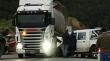 Colisión semi frontal entre camioneta y camión deja un lesionado en bypass de Castro