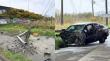 Mujer salvó con vida tras choque de un auto con un poste y salir eyectada en caletera de Puerto Montt