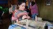 Inician taller de hiladura ancestral con participación de 25 personas en Chonchi