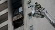 Incendio destruyó departamento en el piso 12 de un edificio en Santiago Centro