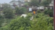 Desprendimiento de tierra provoca caída de una vivienda en cerro Placeres de Valparaíso