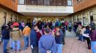 Pescadores artesanales se tomaron la municipalidad de Arauco exigiendo un bono comprometido tras afectación laboral por Marea Roja