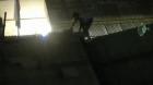 [VIDEO] Cámaras municipales captan a hombre que intentó ingresar a robar a botillería en Iquique