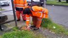 Despejan sumideros y limpian paraderos en Alerce para prevenir anegamientos