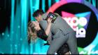 [VIDEO] “Hagámoslo bien”: así fue el “beso 360” de Gino Costa y Andrea Munizaga en Quillota