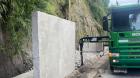 Con muros de contención refuerzan zona de derrumbes en la ruta Chinquihue de Puerto Montt