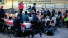 Iglesias se unen para entregar una cena navideña a los más necesitados