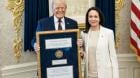 María Corina Machado entregó a Trump la medalla del Nobel enmarcada como "gratitud"