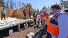 Con visita de ministra de Obras Públicas realizan instalación de primera vivienda de emergencia en Cholchol