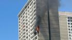 Bomberos logró contener incendio en piso 15 y 16 de edificio en Estación Central