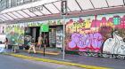 Grafitis cubren frontis del Ministerio de las Culturas en Valparaíso