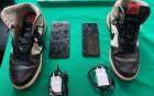 Carabineros detiene a sujetos que lanzaban zapatillas con celulares a la Cárcel de Lautaro