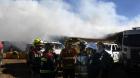 [VIDEO] Equipos de emergencia combaten incendio forestal en Quilpué