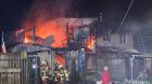 Adulta mayor y otras cuatro personas damnificadas dejó incendio de dos casas de Alerce
