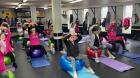 Personas mayores de Castro participan en clases gratuitas de pilates