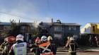 Cuatro compañías de bomberos de Puerto Montt contuvieron incendio de casa pareada