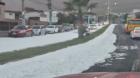 [VIDEO] Gran cantidad de espuma colapsa red de alcantarillado y cierran avenida Tadeo Haenke en Iquique