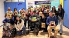 Taller de telar decorativo reunió a participantes en una jornada de aprendizaje y bienestar en Quinchao