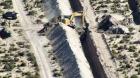 Destruyen con maquinaria puente ilegal sobre zanja fronteriza en Colchane