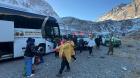 Carabineros rescató a 42 turistas varados en por desperfecto mecánico de bus en alta cordillera