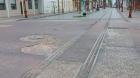 Vecinos denuncian mal estado del piso del Paseo Baquedano